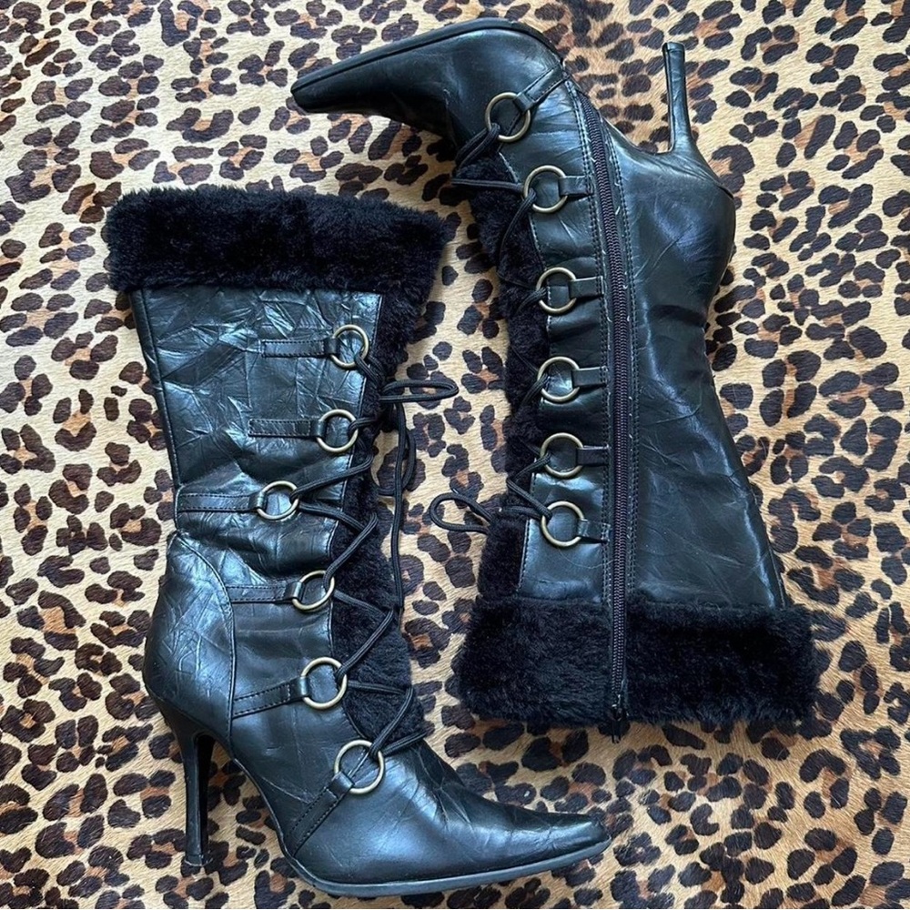 Vintage pointed to fur boots